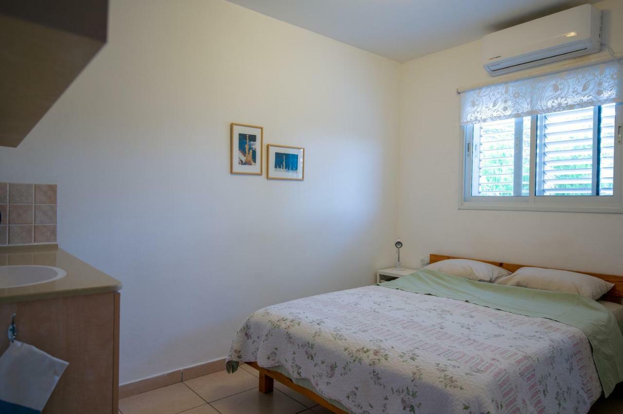 Gil'S Guest Rooms Neve Zohar Exterior photo