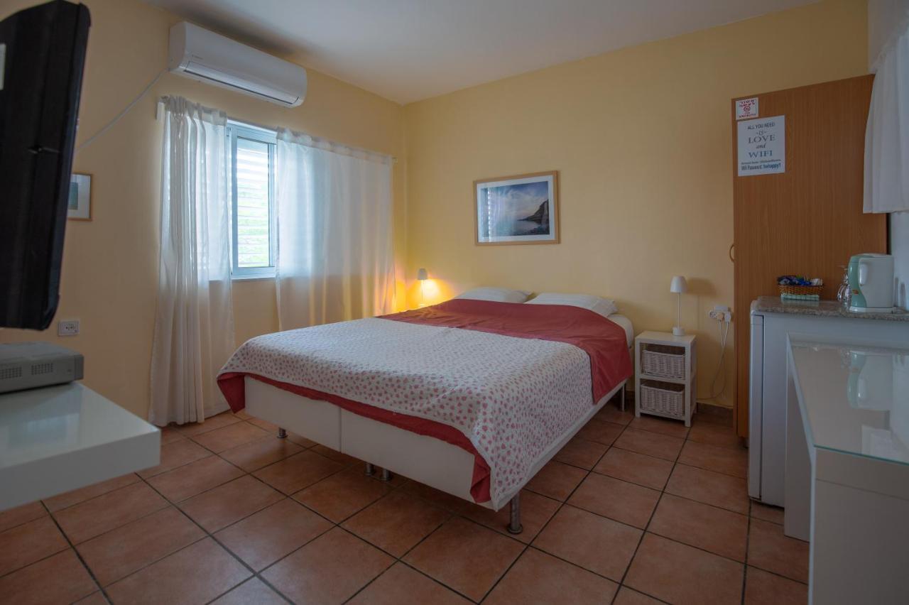 Gil'S Guest Rooms Neve Zohar Exterior photo